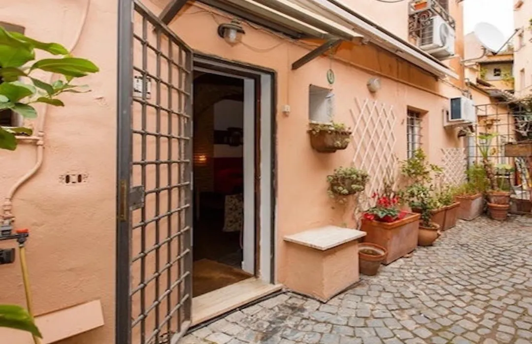 Independent With Garden Heart Of Trastevere John Cabot-1